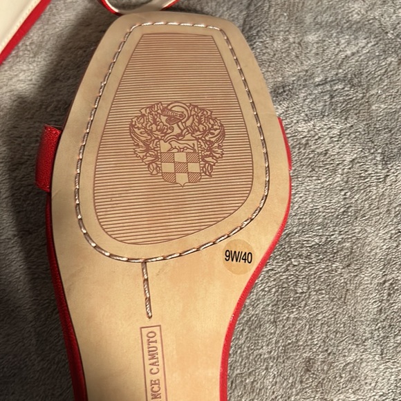 NEW Vince Camuto Red sandals, size 9W. Never worn. Low heel appx. 1 1/2 inches - Picture 5 of 8